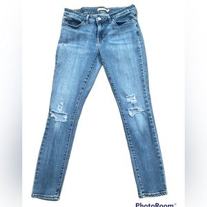Womens Levi 711 skinny 
W28/L28
